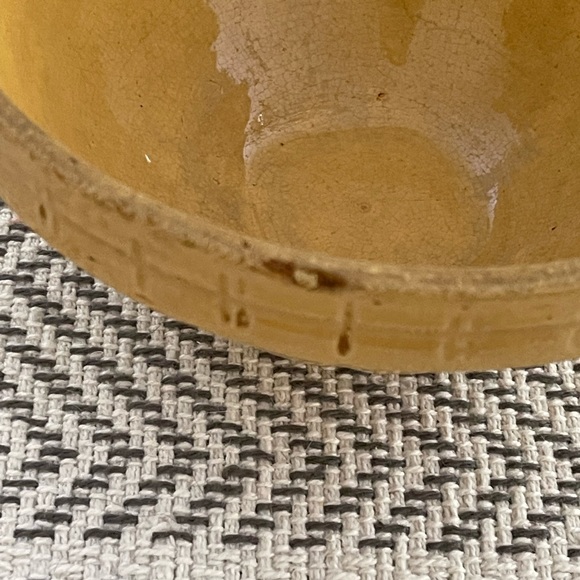 McCoy yellow ware bowl in good condition, beautiful piece ! - Picture 6 of 9